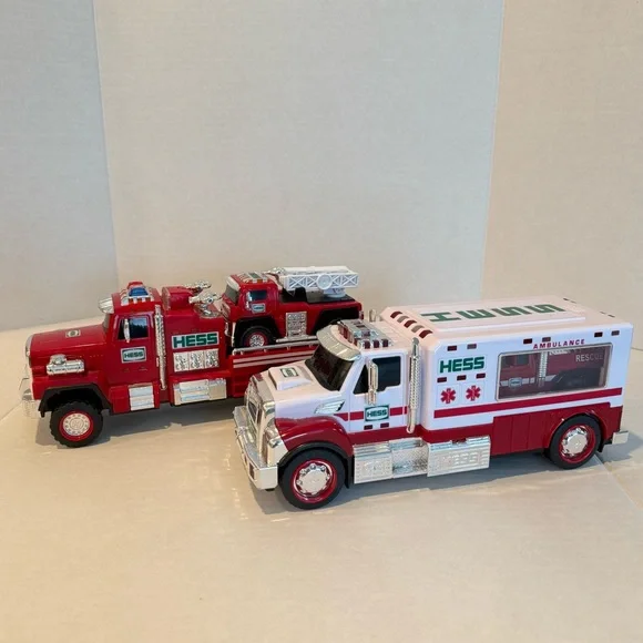 Hess Ambulance and Rescue Truck 2020/Hess Fire Truck and Ladder Rescue Set 2015 - Picture 3 of 17